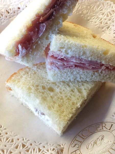 Cosaporto consegna a domicilio easy lunch per 10 persone direttamente nel tuo ufficio