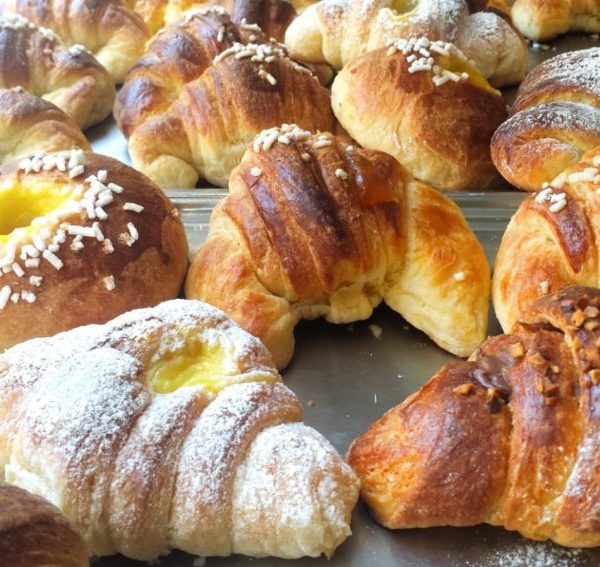 Ideale per una colazione in ufficio selezione di brioches di Ranieri ordina online su dev-beliven.cosaporto.it