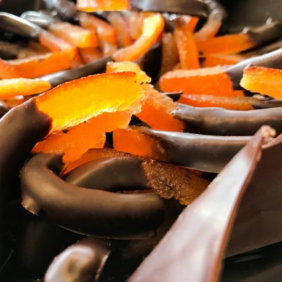 Scorze arancia ricoperte di cioccolato di Stratta