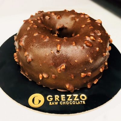 grezzo raw chocolate emblema nocciola o pistacchio ordinabile su Cosaporto.it