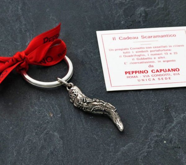 Portachiavi in argento 925 con simboli portafortuna cesellati a mano - Peppino Capuano consegna a domicilio con dev-beliven.cosaporto.it