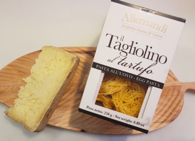 Tagliolini con Castelmagno di latteria bera a domicilio con cosaporto.