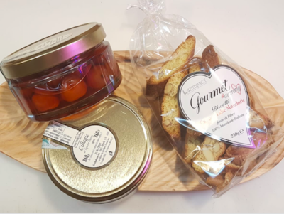 ciliegie e cantucci di latteria bera a domicilio con cosaporto