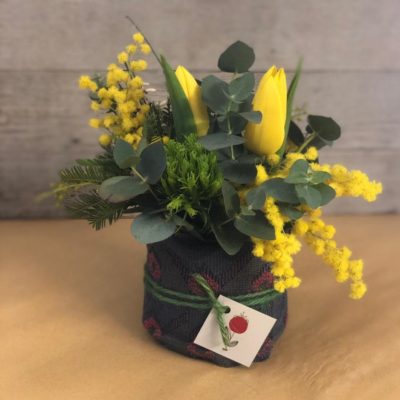 Mini sushi di mimose e fiori gialli