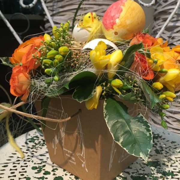 Centrotavola pasquale di fiorile a domicilio con dev-beliven.cosaporto.it