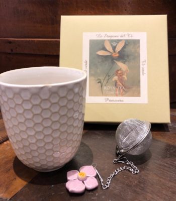 Te’ con tazza e filtro in acciaio con pendente a fiore di La Reggia del Tè e cosaporto