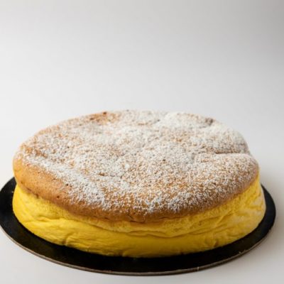 Una nuova creazione della pasticceria Le Levain ordinabile su Cosaporto.it torta cheesecake japanese cotton a domicilio