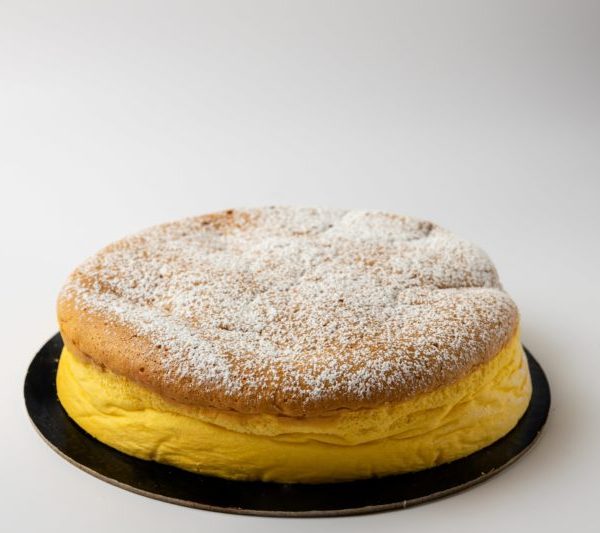 Una nuova creazione della pasticceria Le Levain ordinabile su Cosaporto.it torta cheesecake japanese cotton a domicilio