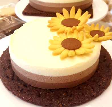 Un dessert unico e irresistibile tre strati di cioccolato bavarese strati atelier ordina online su dev-beliven.cosaporto.it consegna a domicilio
