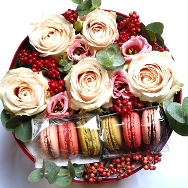 Consegna a domicilio Box fiori e macarons Eredi Bagatin Cosaporto