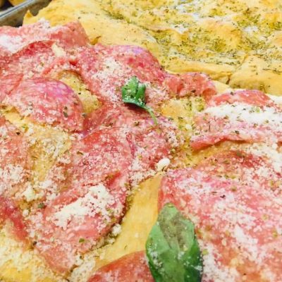 Aperitivo pizza con bibite voglia di pane a domicilio con cosaporto.