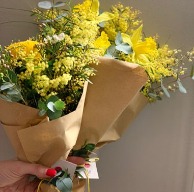 Bouquet mimosa Coral consegna a domicilio con Cosaporto