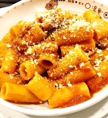 Rigatoni all'amatriciana di Armando al Pantheon onine su dev.cosaporto.it