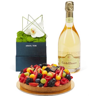 Crostata alla frutta + bottiglia + fiore