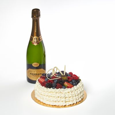 Box Celebrations Torta e Bollicine di Emporio Armani Caffè consegna a domicilio con Cosaporto