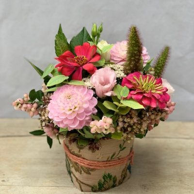 Ordina online su Cosaporto.it composizione romantica di Coral per stupire chi ami con un pensiero elegante