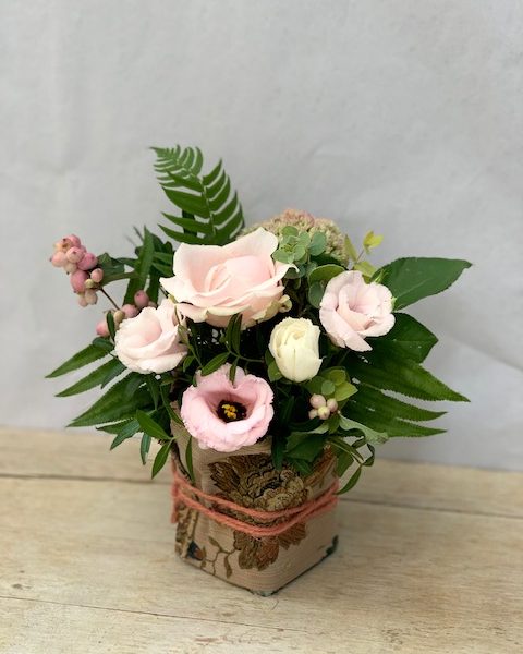 Ordina online su Cosaporto.it il vivace ed elegante sushi in rosa di Coral, un pensiero per chi vuole stupire!