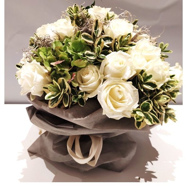 bouquet-rose-bianche-ciaffoni-consegna-domicilio-cosaporto