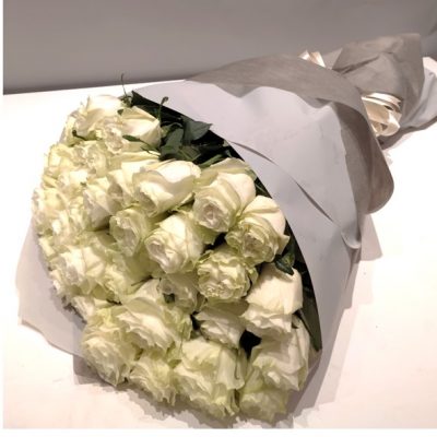 mazzo-rose-bianche-ciaffoni-consegna-domicilio-cosaporto