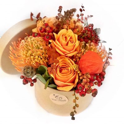 composizione-fiori-arancioni-scatola-beige-domicilio-cosaporto
