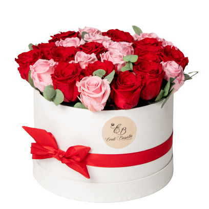 Box bianca con rose stabilizzate da Eredi Bagatin consegna a domicilio con Cosaporto