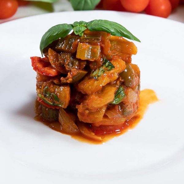 Caponata di melanzane Sicilia in bocca consegna a domicilio con Cosaporto