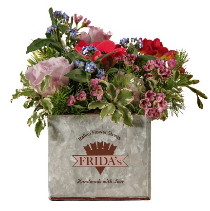 Cubo di latta di fiori e verdi di stagione Frida's Flowers consegna a domicilio con Cosaporto
