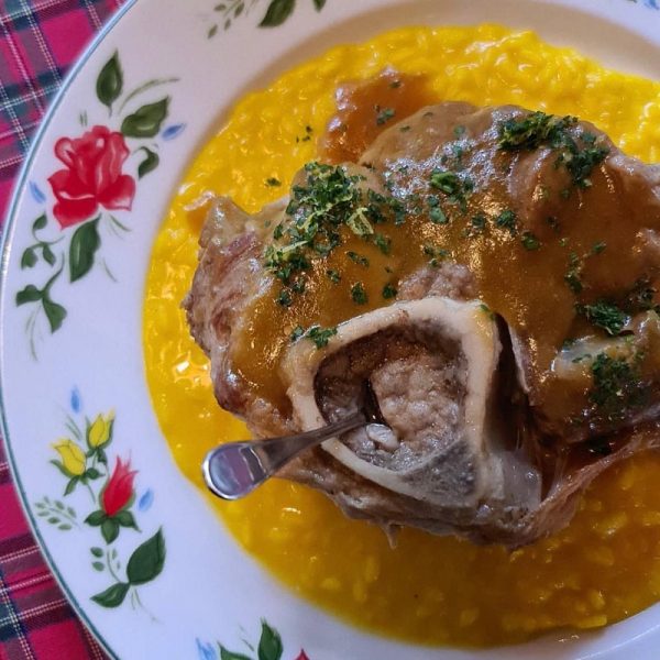 Ossobuco con risotto allo zafferano Al Garghet consegna a domicilio con Cosaporto