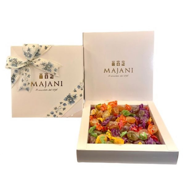 Scatola in carta con gelatine di frutta assortite