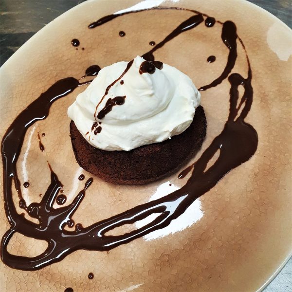 Chocolate Cake con panna montata Golinos consegna a domicilio con Cosaporto