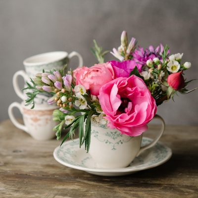 composizione fiori in tazzina