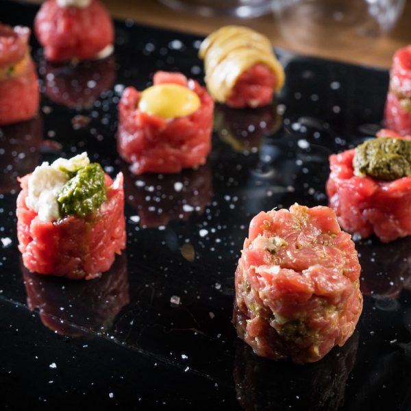 Assaggi di Tartare La Griglia di Varrone consegna a domicilio con Cosaporto