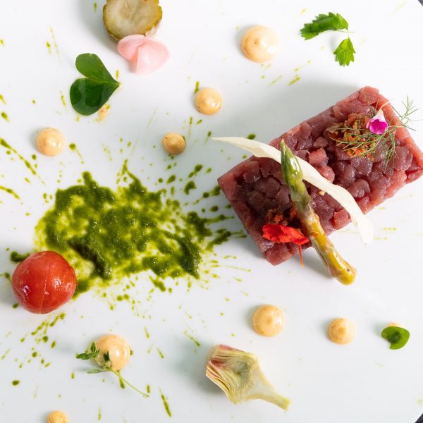 Tartare di tonno con ginger e mela verde Osteria del Mare consegna a domicilio con Cosaporto