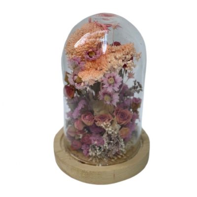 Cloche di vetro con composizione di fiori secchi