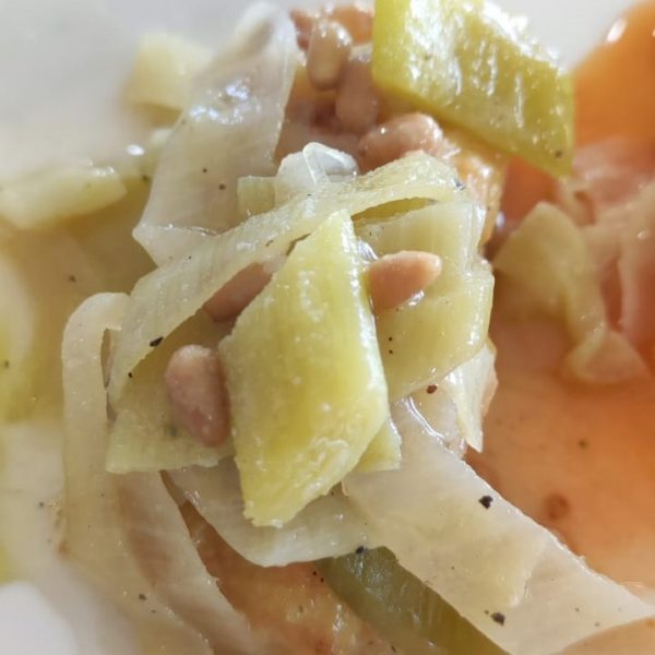 Baccalà marinato con porri in agrodolce Pesce Baracca consegna a domicilio con Cosaporto