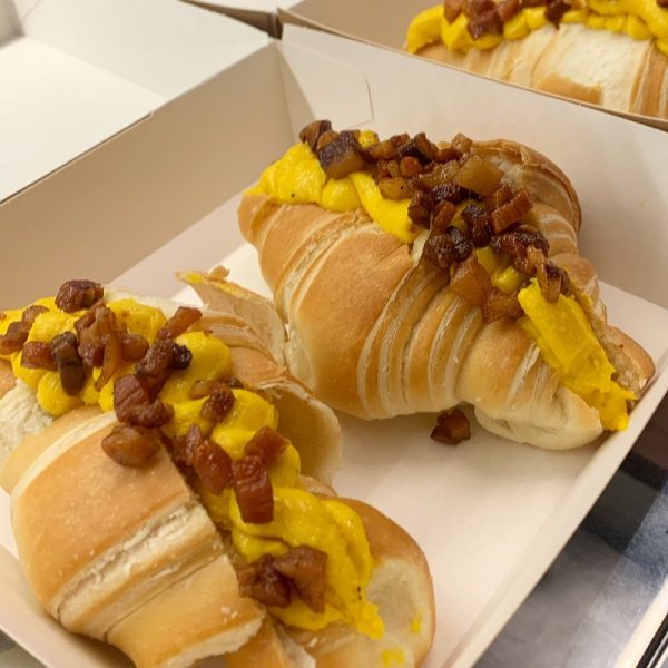 Cornetto salato con crema di carbonara e guanciale croccante Il Cornetto Salato consegna a domicilio con Cosaporto