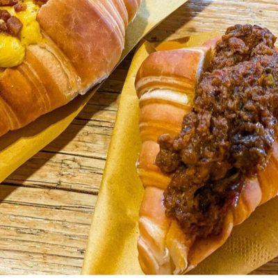 Cornetto salato con ragù di manzo e carciofi Il Cornetto salato consegna a domicilio con Cosaporto