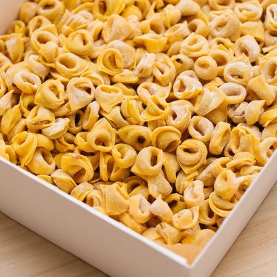 Box Tortellini Oui in cucina consegna a domicilio con Cosaporto
