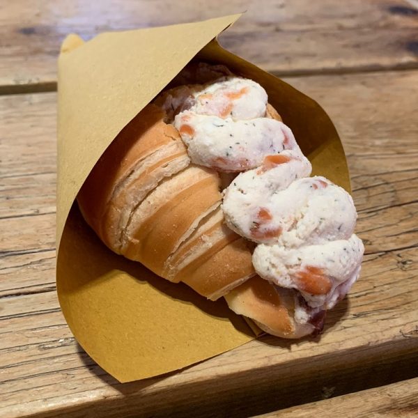Cornetto Salmone affumicato Ricotta e Aneto Il Cornetto Salato consegna a domicilio con Cosaporto