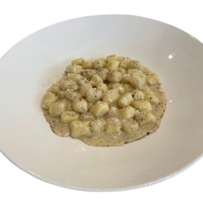 Gnocchi di patate viterbesi al cacio e pepe Rome Cavalieri consegna a domicilio con Cosaporto