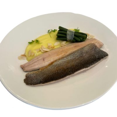 Trota su morbido di patate, fagiolini verdi, mandorle tostate, burro di nocciola Rome Cavalieri consegna a domicilio con Cosaporto