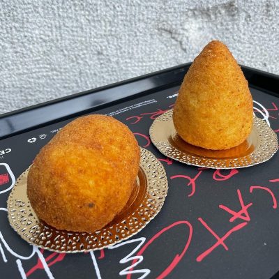 L'Arancino Siciliano a scelta La Sfogliatella Napoletana consegna a domicilio con Cosaporto