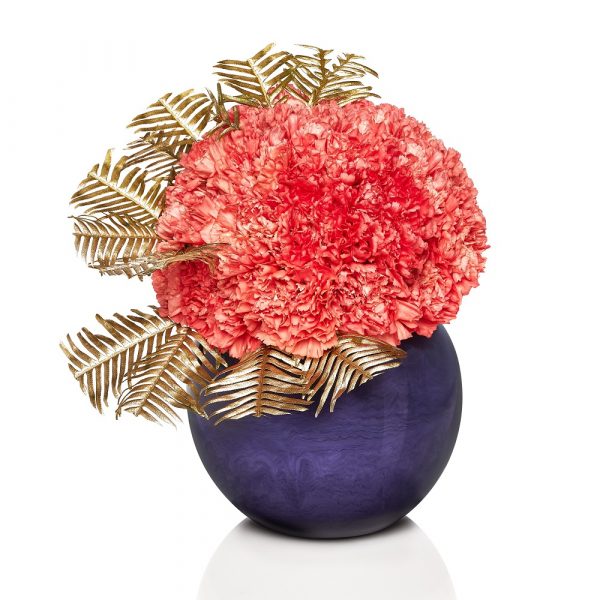 Garofani con Felce oro su vaso sfera in resina Armani / Fiori consegna a domicilio con Cosaporto