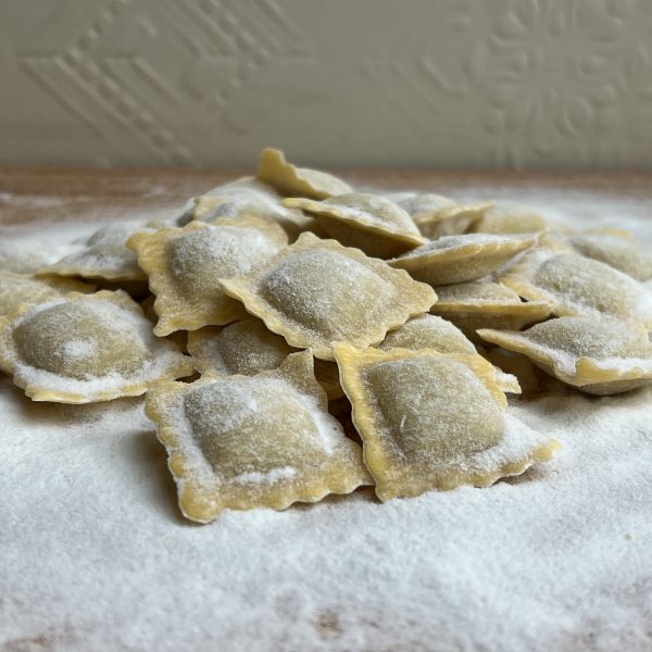 Ravioli ripieni di broccoletti ripassati, patate e pecorino Casadora consegna a domicilio con Cosaporto.it