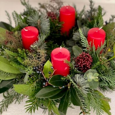 Composizione Corona dell'Avvento Coral consegna a domicilio con dev.cosaporto.it