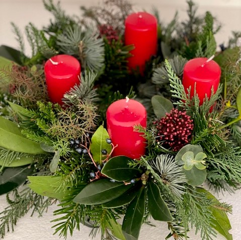 Composizione Corona dell'Avvento Coral consegna a domicilio con dev.cosaporto.it