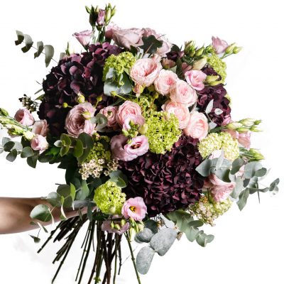 Bouquet ortensie e roselline da giardino Eredi Bagatin consegna a domicilio con dev.cosaporto.it