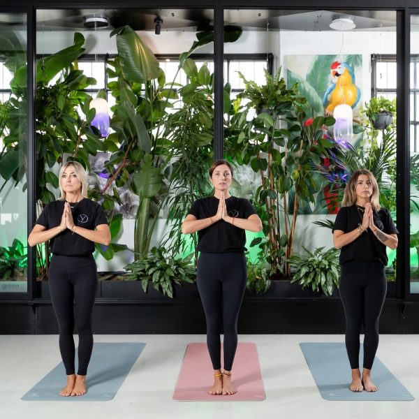 Gift Card per lezione collettiva di Hatha yoga online con tappetino yoga Trybe consegna a domicilio con Cosaporto