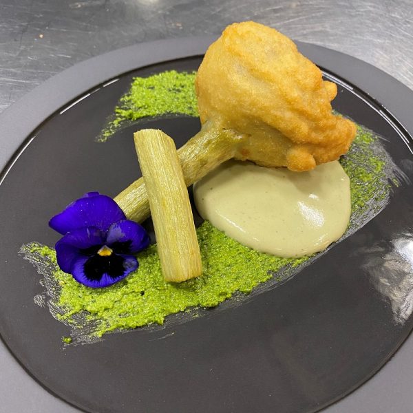 Bignè di carciofo farcito con salsa di carciofi e basilico Sadler consegna a domicilio con Cosaporto