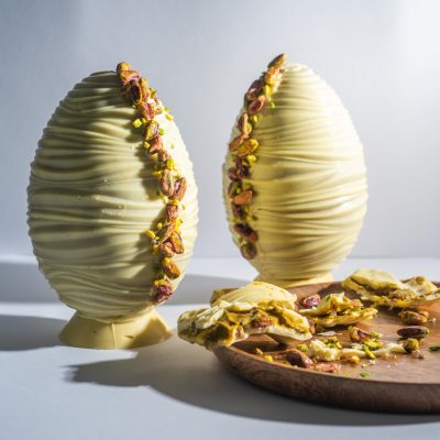 Uovo di Cioccolato bianco Valrhona e Pistacchio Le Levain consegna a domicilio con Cosaporto